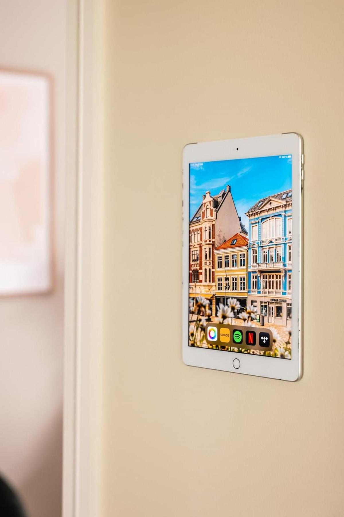 Dinbnb I New 2021 I Sonos And Smart Tv Lejlighed *